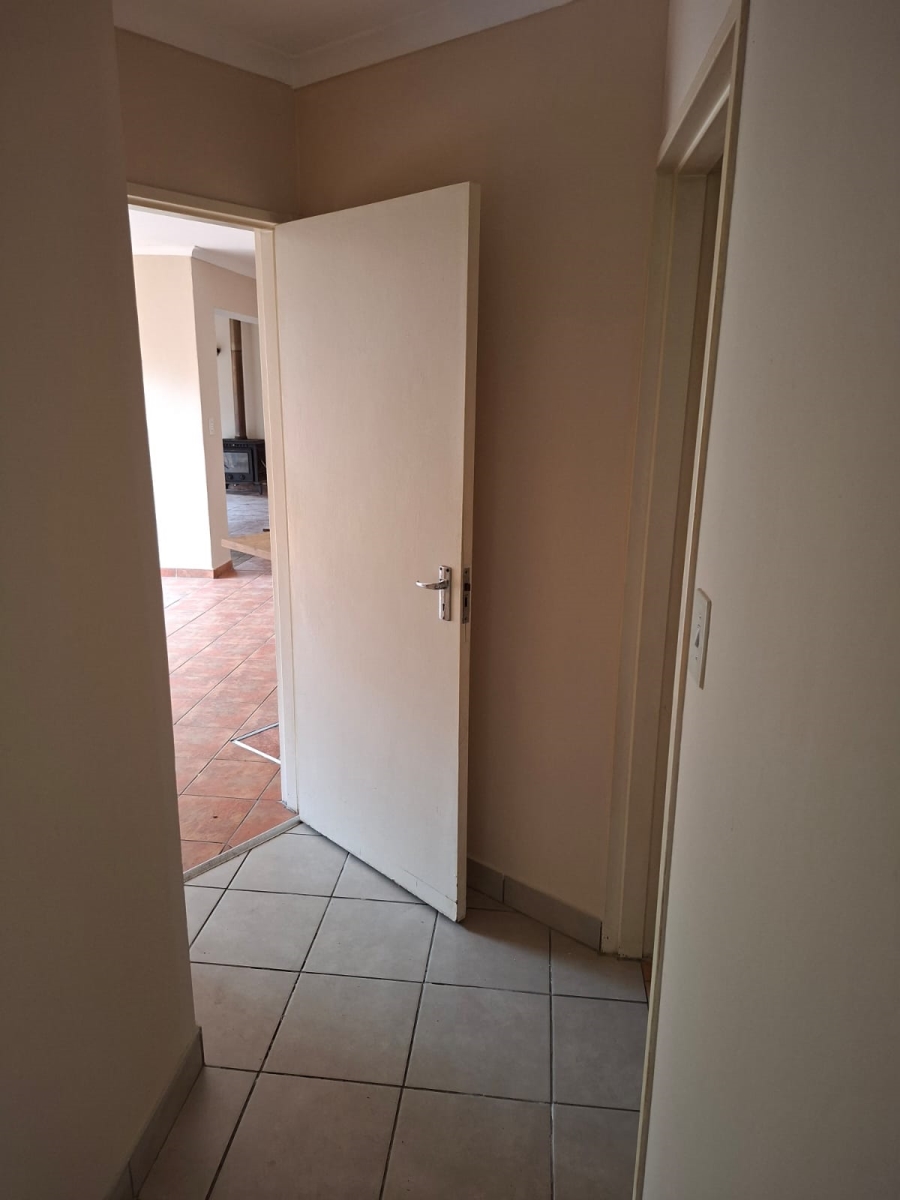To Let 3 Bedroom Property for Rent in Glen Marais Gauteng