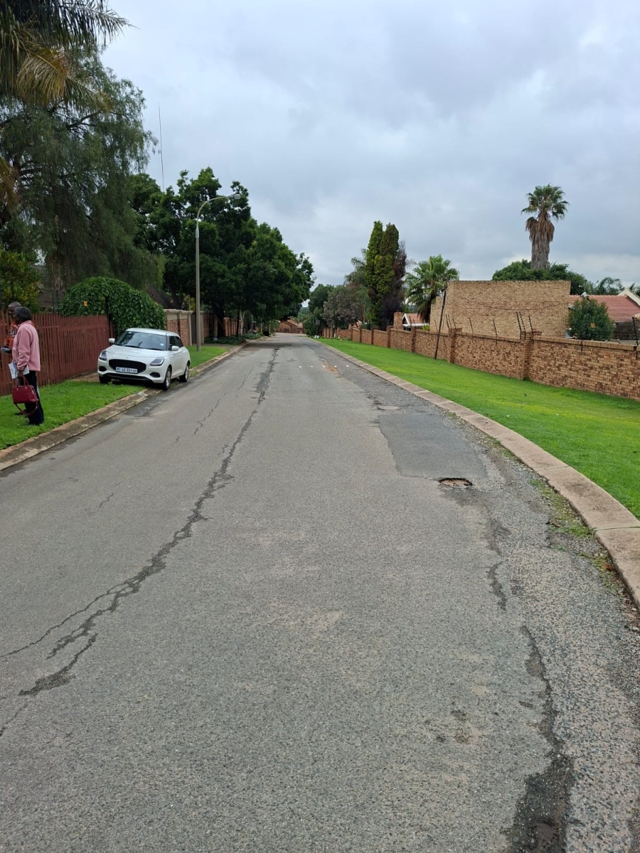 To Let 3 Bedroom Property for Rent in Glen Marais Gauteng