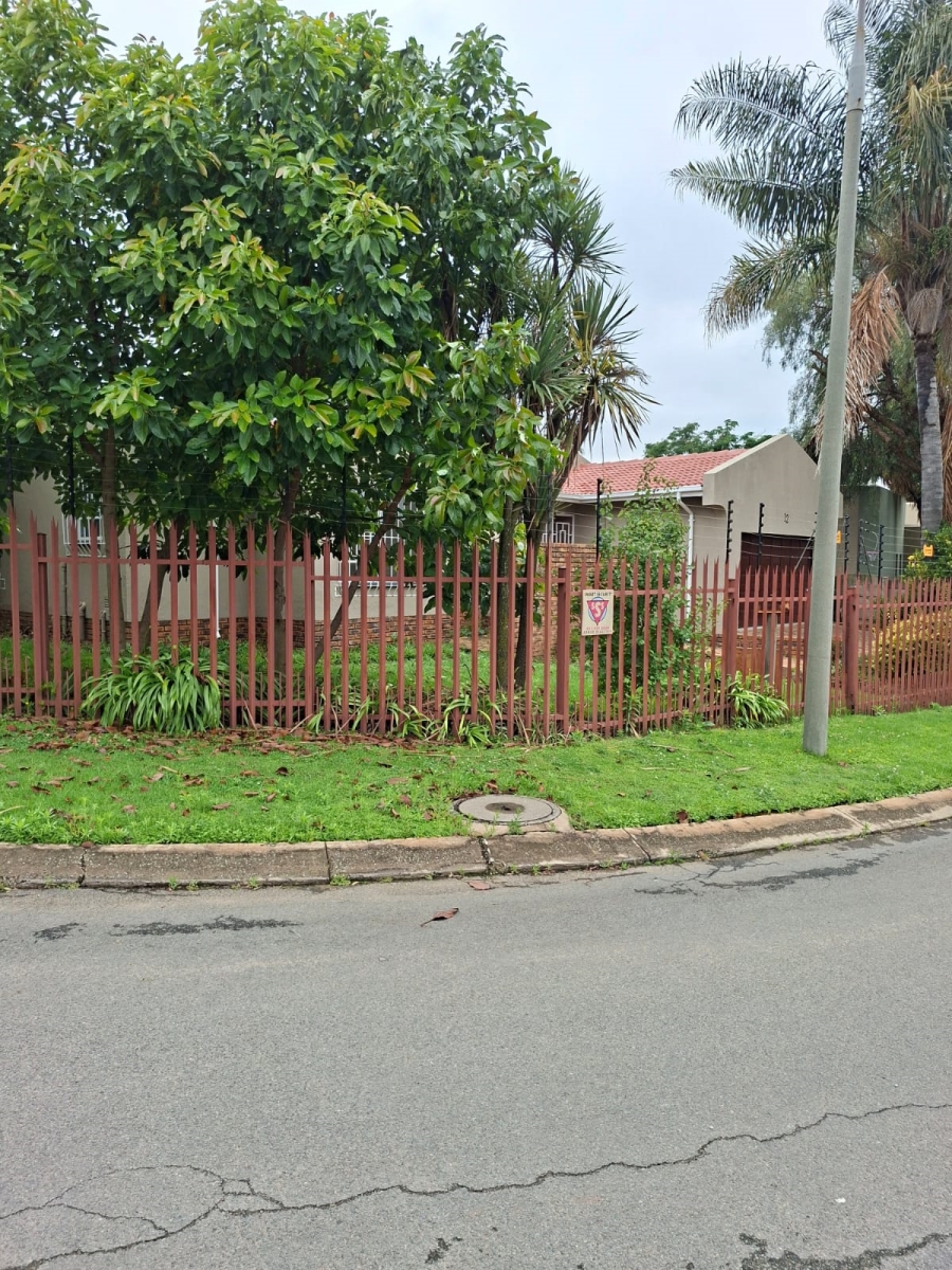 To Let 3 Bedroom Property for Rent in Glen Marais Gauteng