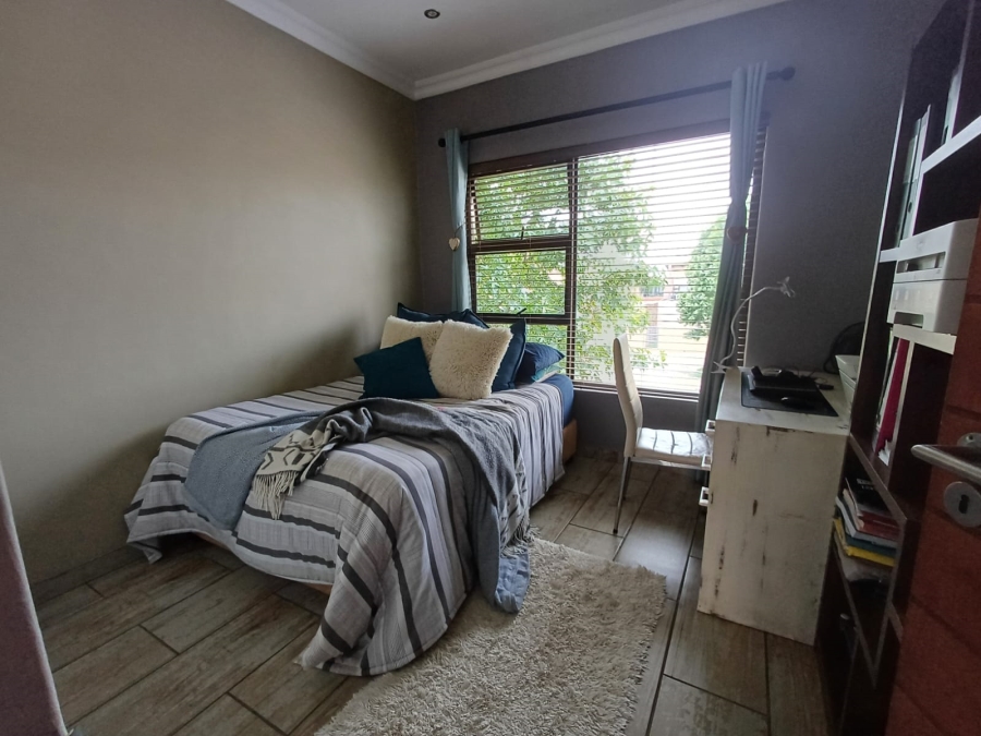 2 Bedroom Property for Sale in Glen Eagle Estate Gauteng