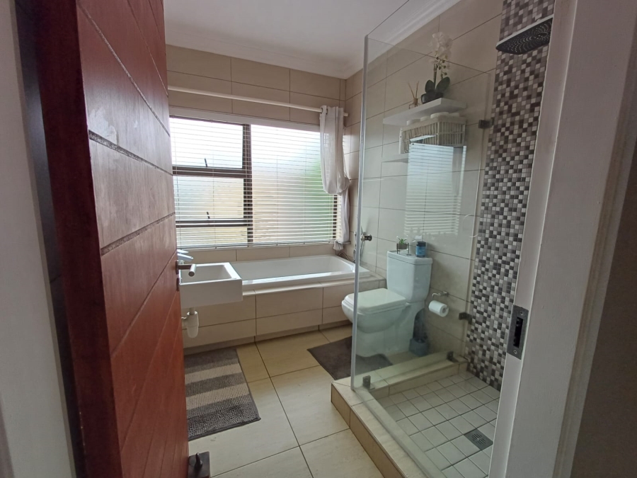 2 Bedroom Property for Sale in Glen Eagle Estate Gauteng