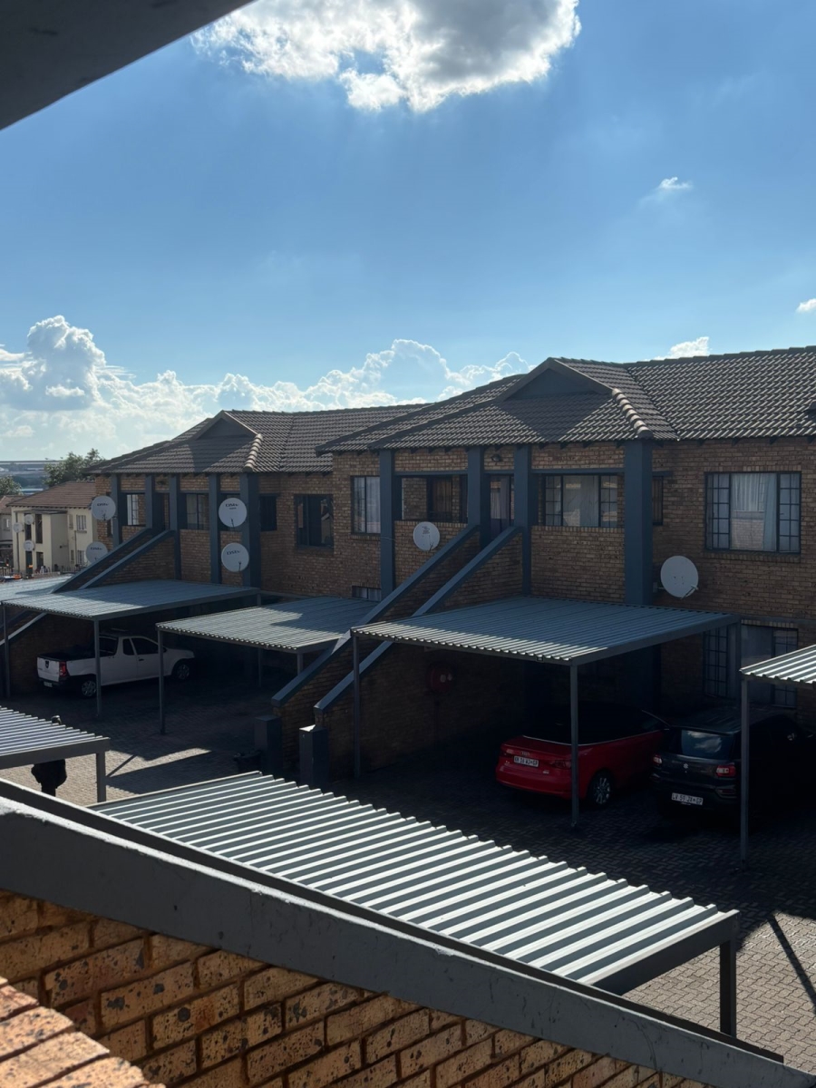 2 Bedroom Property for Sale in Elspark Gauteng