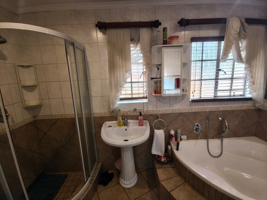 4 Bedroom Property for Sale in Van Riebeeck Park Gauteng