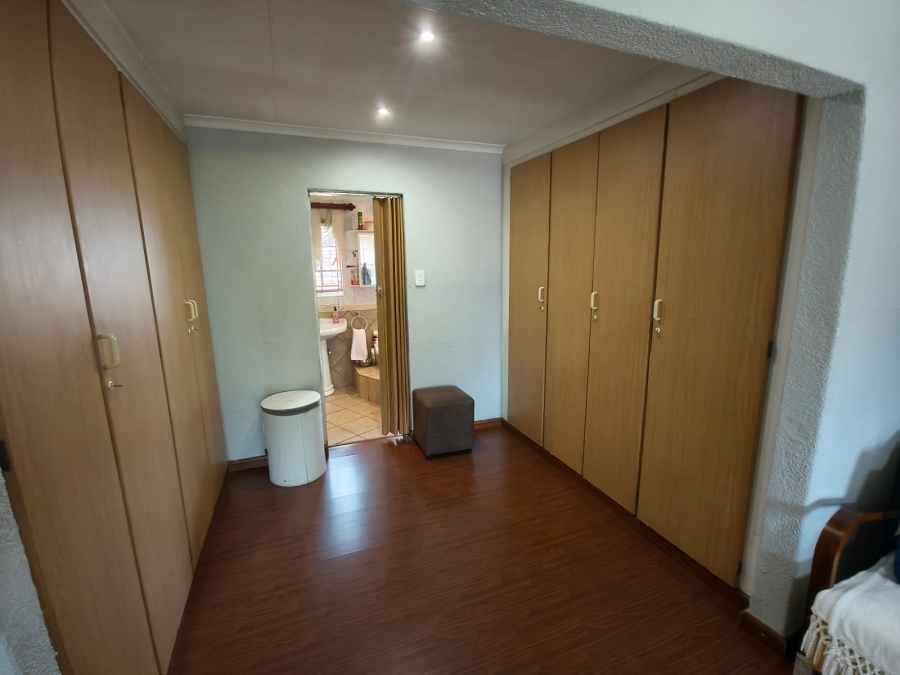 4 Bedroom Property for Sale in Van Riebeeck Park Gauteng