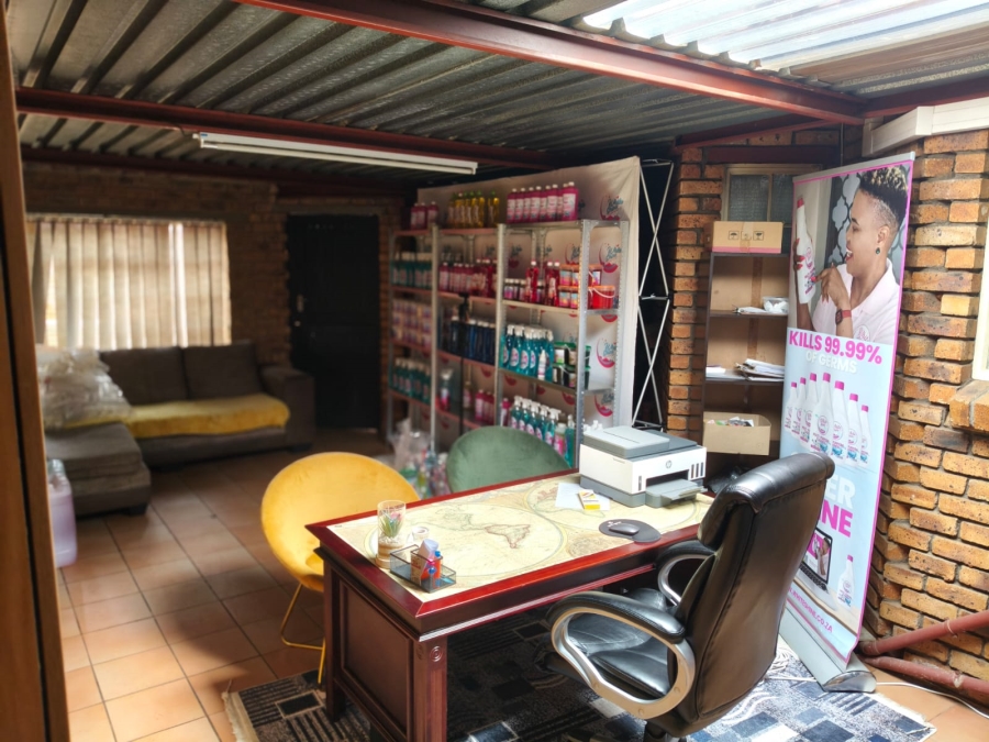 4 Bedroom Property for Sale in Van Riebeeck Park Gauteng