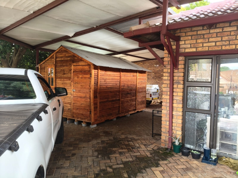 4 Bedroom Property for Sale in Van Riebeeck Park Gauteng