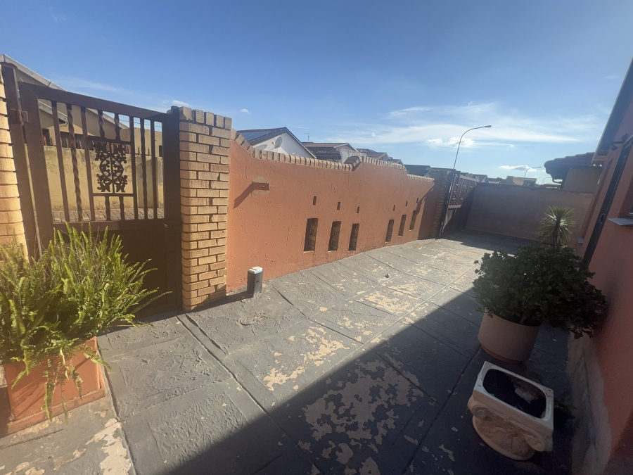 3 Bedroom Property for Sale in Protea Glen Gauteng