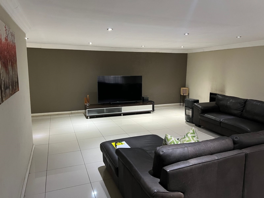 3 Bedroom Property for Sale in Dawn Park Gauteng