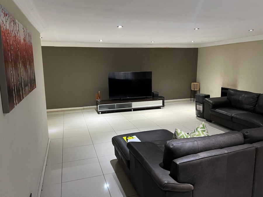 3 Bedroom Property for Sale in Dawn Park Gauteng