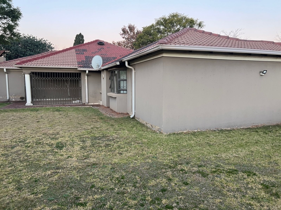3 Bedroom Property for Sale in Dawn Park Gauteng