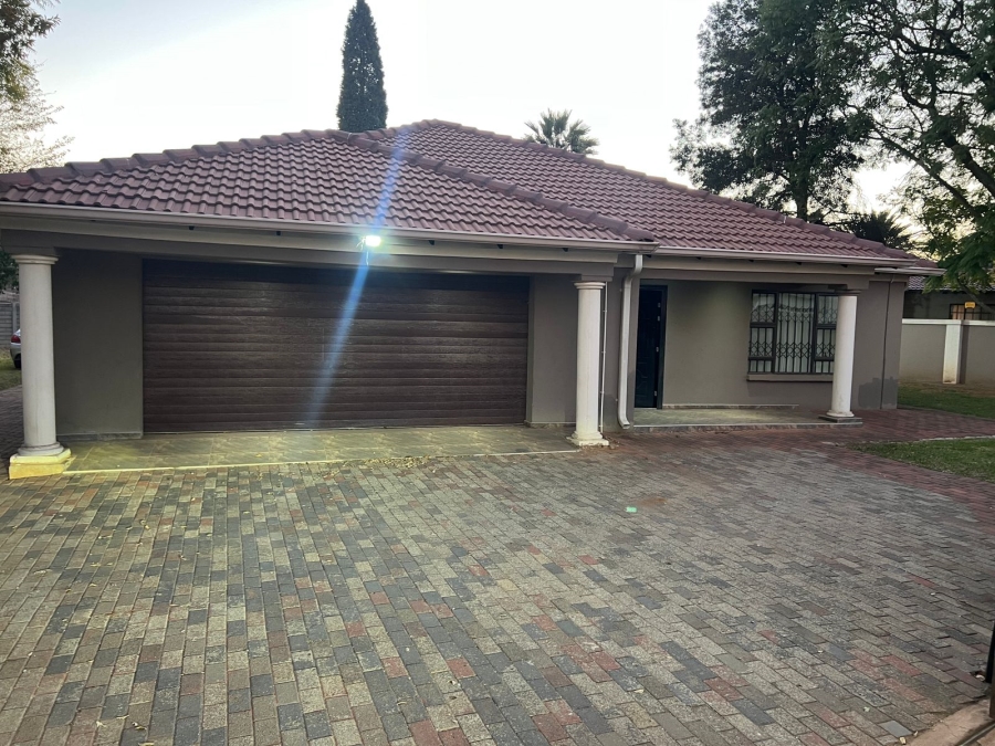 3 Bedroom Property for Sale in Dawn Park Gauteng