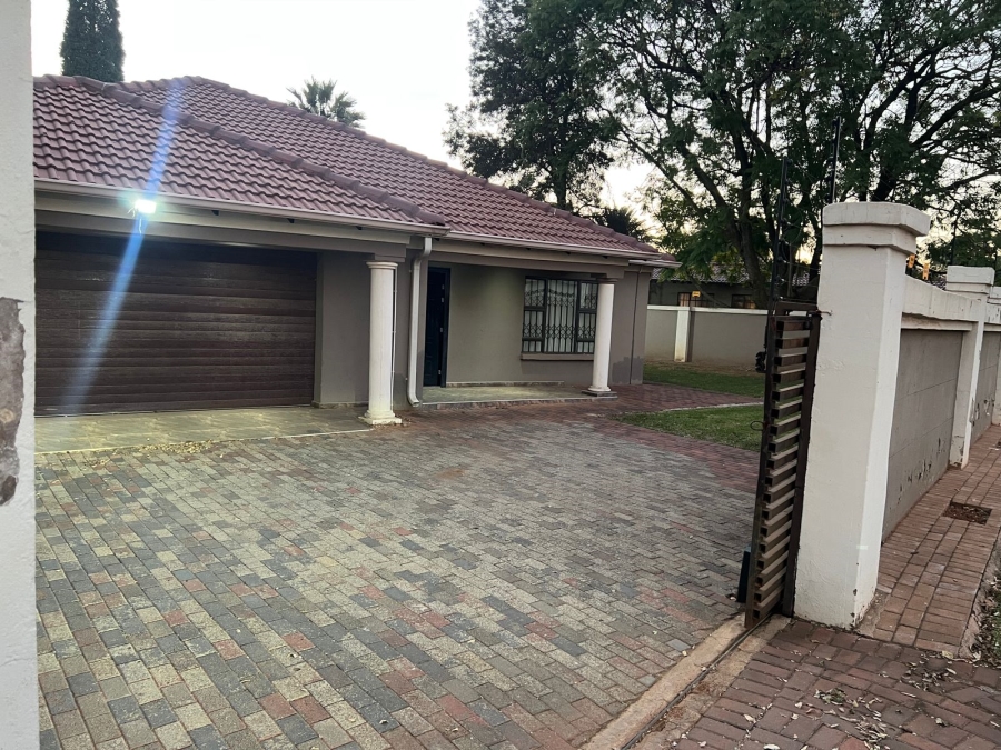 3 Bedroom Property for Sale in Dawn Park Gauteng