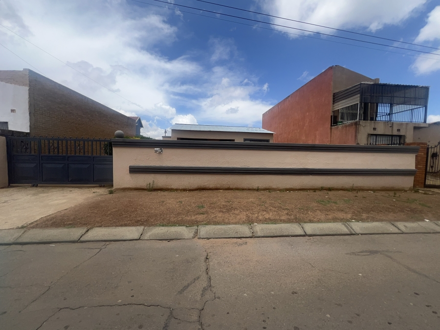 5 Bedroom Property for Sale in Dobsonville Gauteng