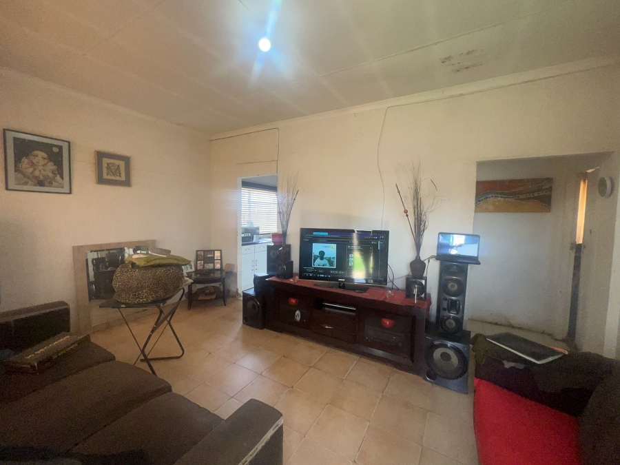 5 Bedroom Property for Sale in Dobsonville Gauteng