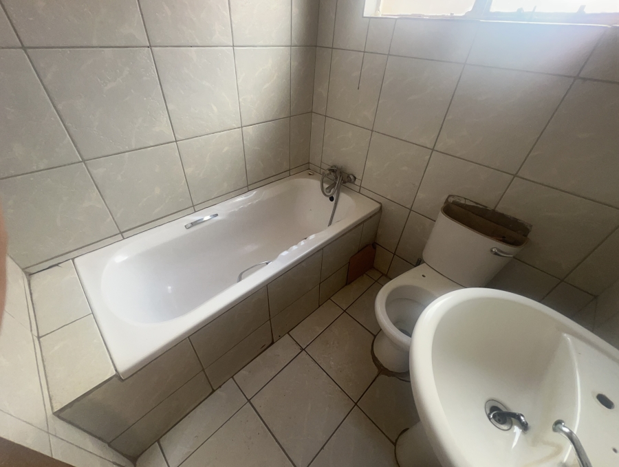 5 Bedroom Property for Sale in Dobsonville Gauteng