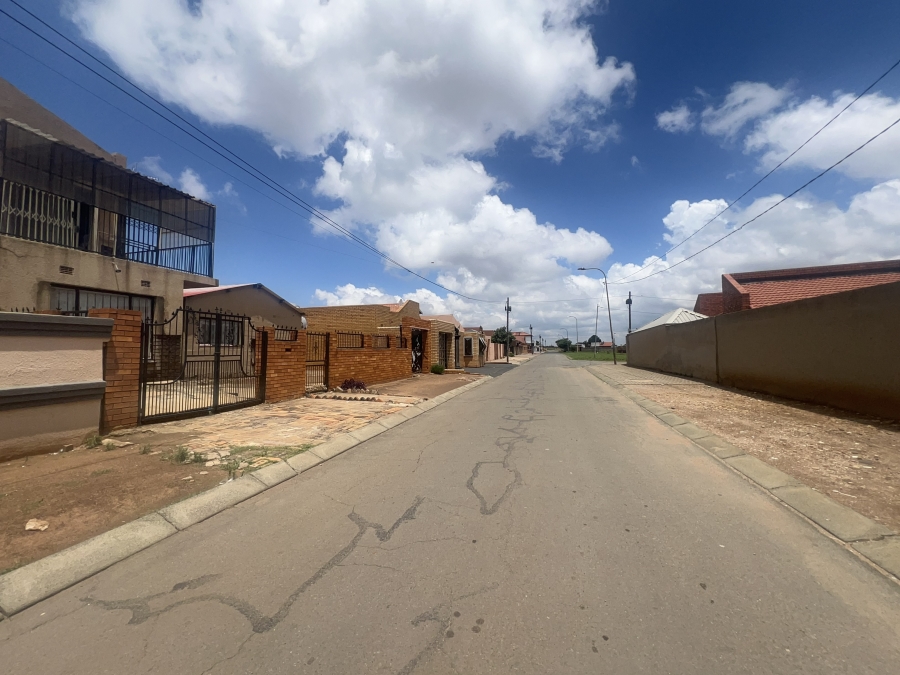 5 Bedroom Property for Sale in Dobsonville Gauteng