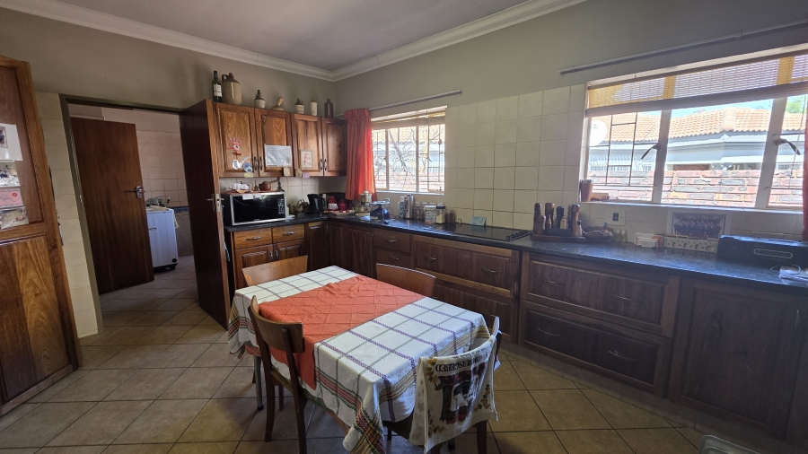 4 Bedroom Property for Sale in Garsfontein Gauteng