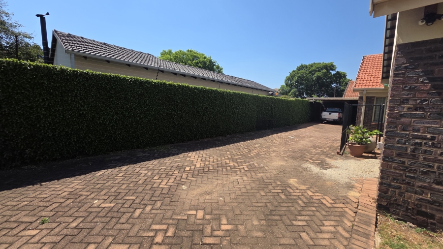 4 Bedroom Property for Sale in Garsfontein Gauteng