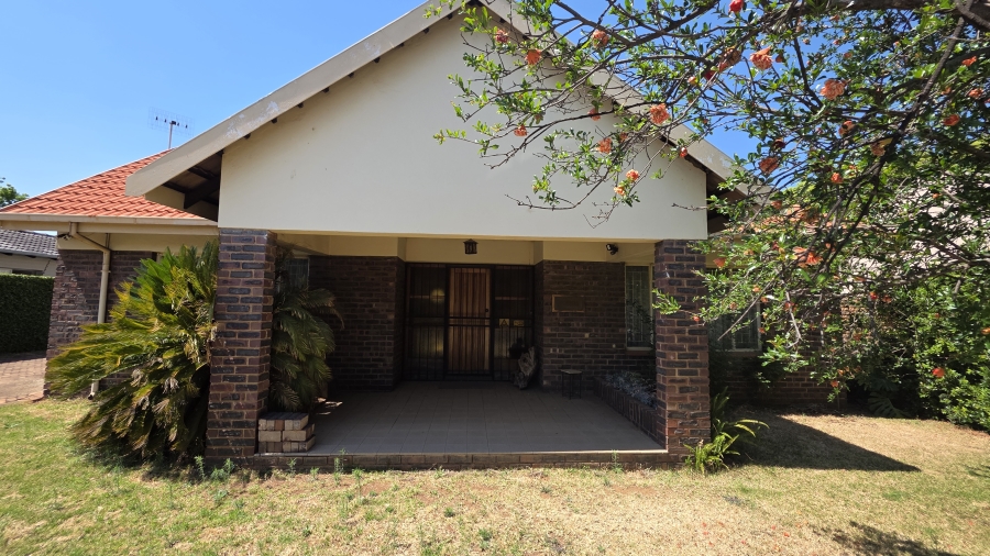 4 Bedroom Property for Sale in Garsfontein Gauteng