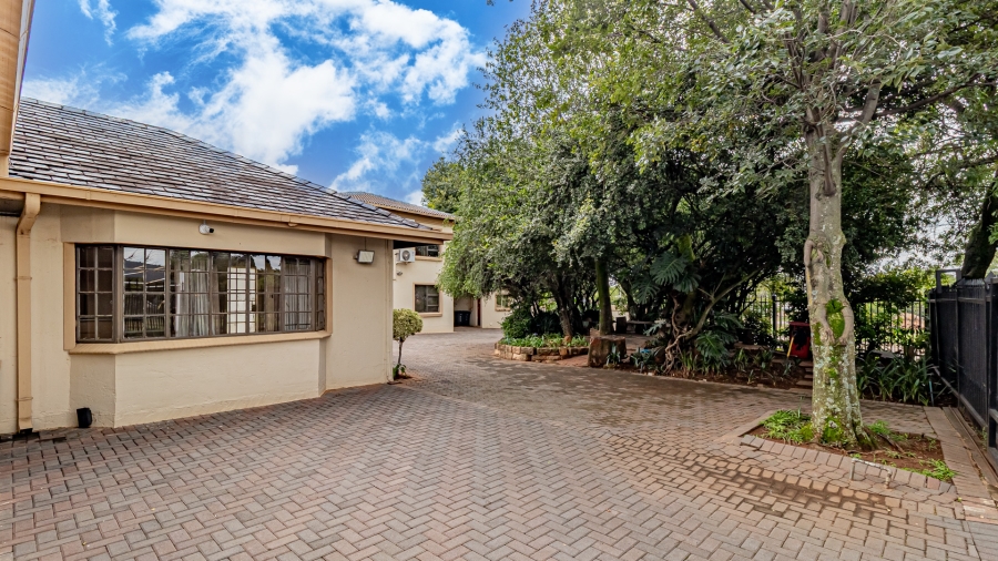 15 Bedroom Property for Sale in Lynnwood Gauteng