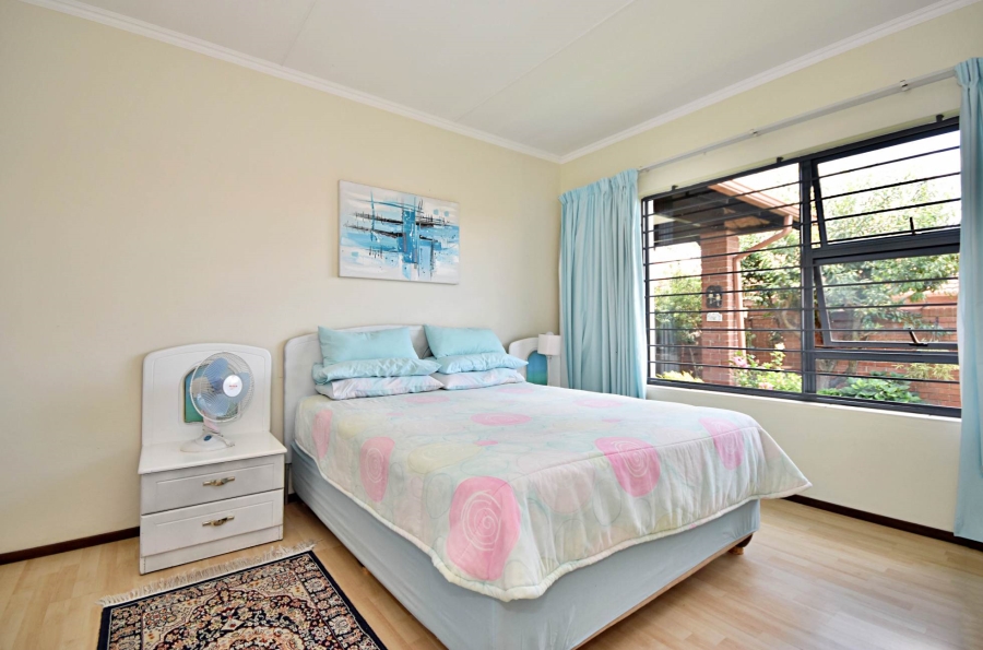 2 Bedroom Property for Sale in Sonneglans Gauteng