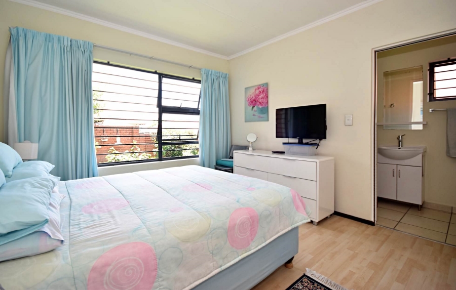 2 Bedroom Property for Sale in Sonneglans Gauteng