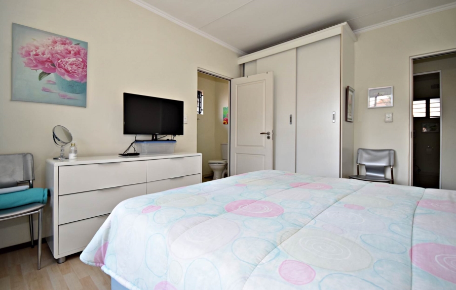 2 Bedroom Property for Sale in Sonneglans Gauteng