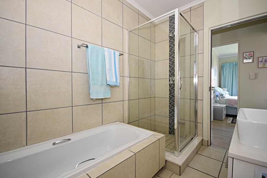2 Bedroom Property for Sale in Sonneglans Gauteng