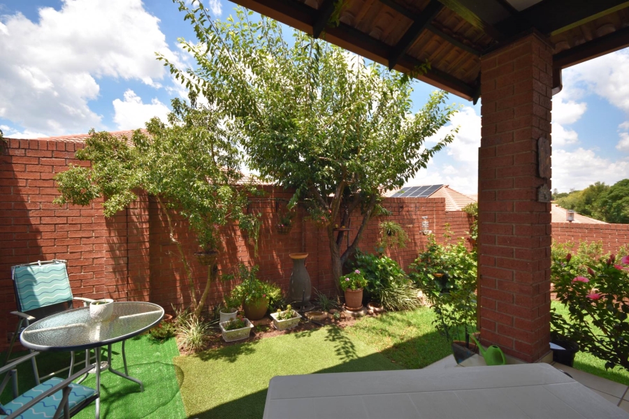 2 Bedroom Property for Sale in Sonneglans Gauteng