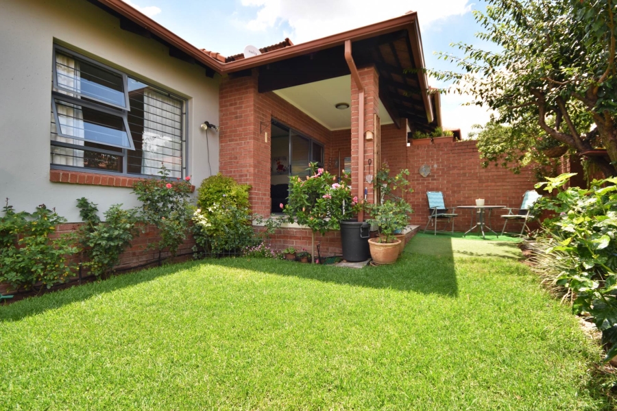 2 Bedroom Property for Sale in Sonneglans Gauteng