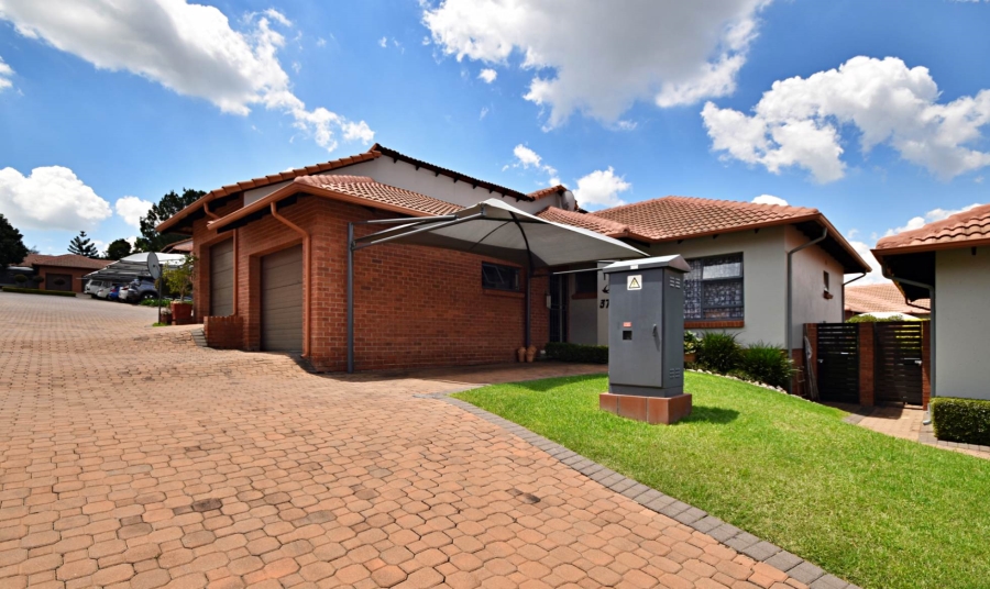 2 Bedroom Property for Sale in Sonneglans Gauteng