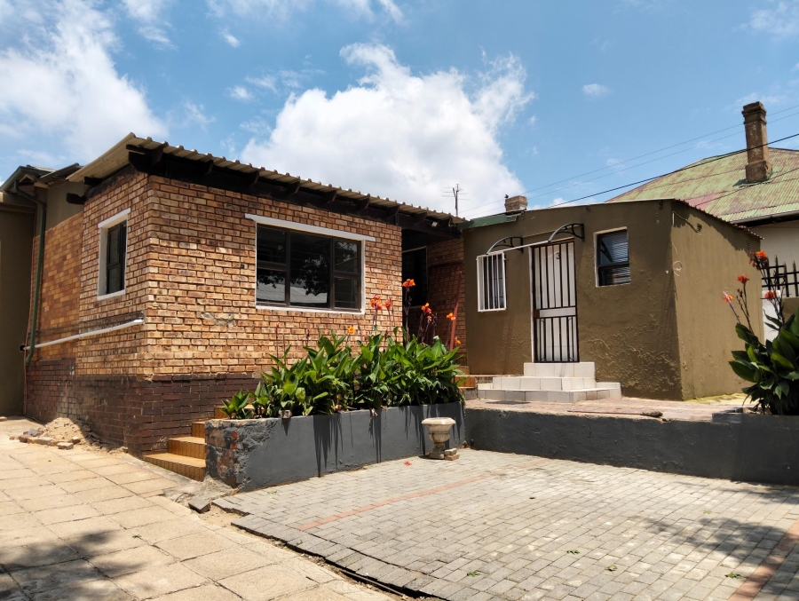 To Let 8 Bedroom Property for Rent in Rosettenville Gauteng