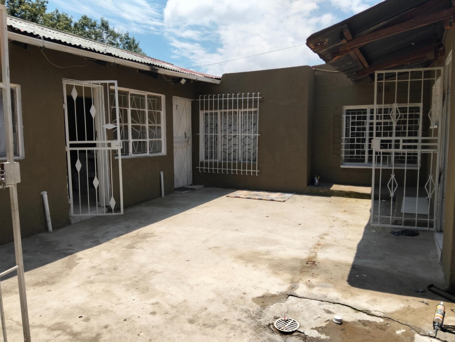 To Let 8 Bedroom Property for Rent in Rosettenville Gauteng