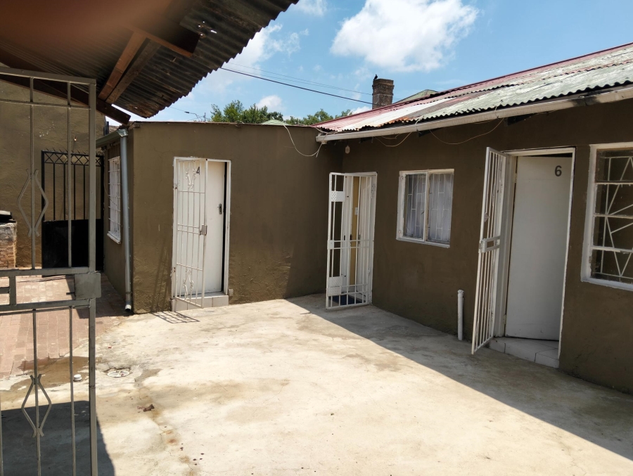 To Let 8 Bedroom Property for Rent in Rosettenville Gauteng