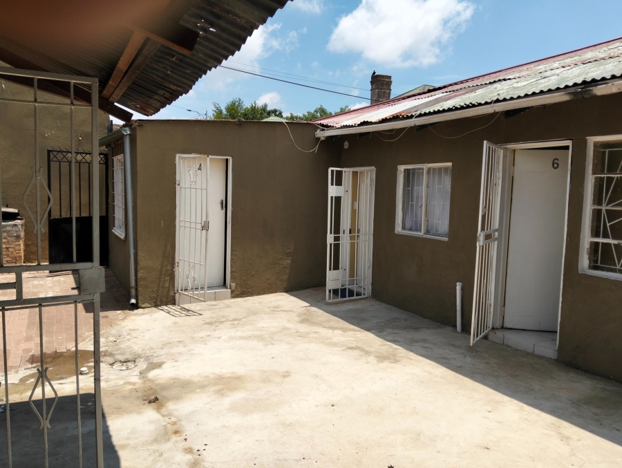 To Let 8 Bedroom Property for Rent in Rosettenville Gauteng