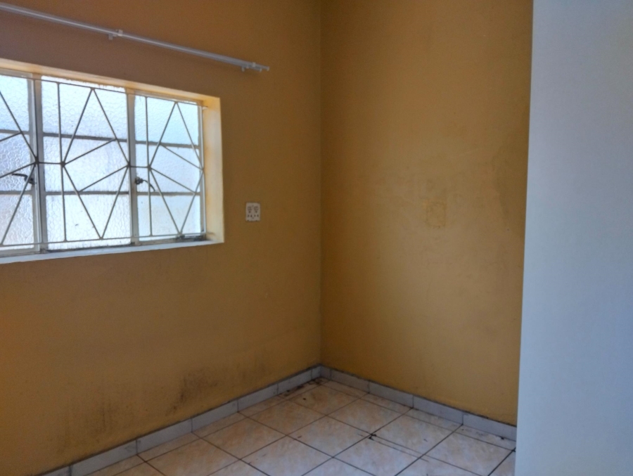 To Let 8 Bedroom Property for Rent in Rosettenville Gauteng