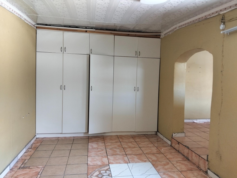 To Let 8 Bedroom Property for Rent in Rosettenville Gauteng