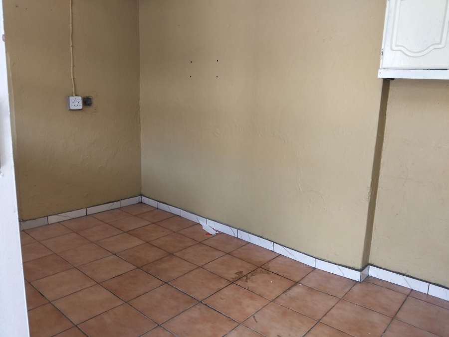 To Let 8 Bedroom Property for Rent in Rosettenville Gauteng