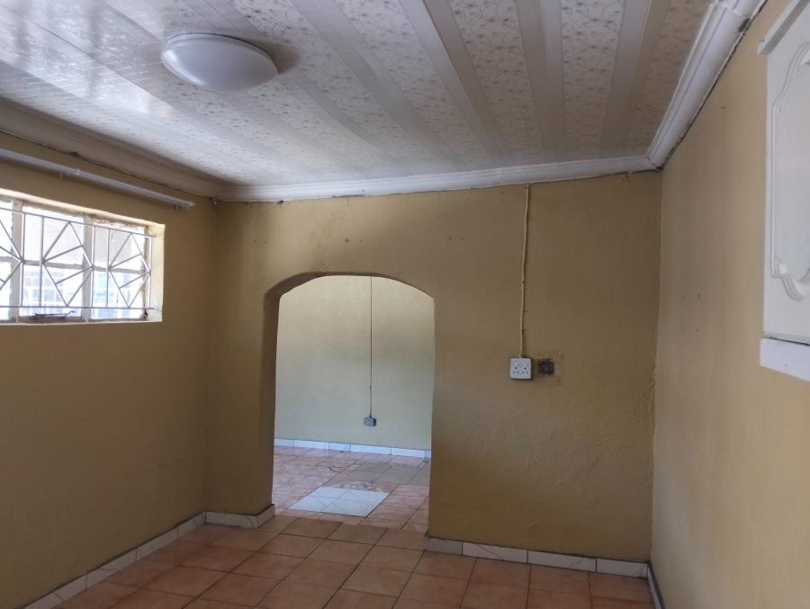 To Let 8 Bedroom Property for Rent in Rosettenville Gauteng