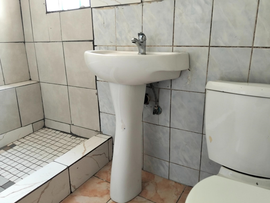 To Let 8 Bedroom Property for Rent in Rosettenville Gauteng