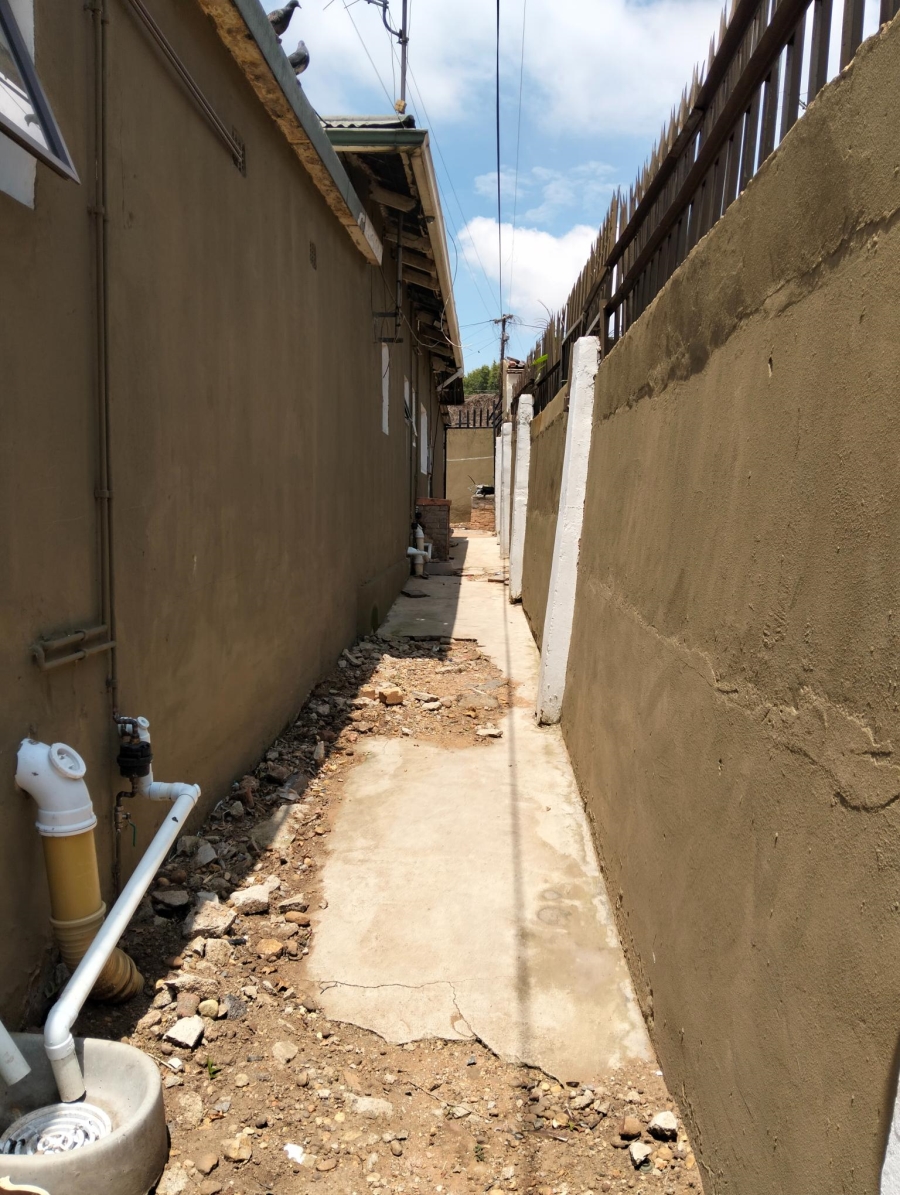 To Let 8 Bedroom Property for Rent in Rosettenville Gauteng