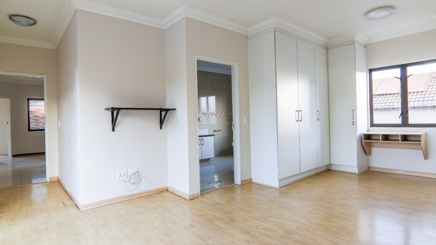 To Let 5 Bedroom Property for Rent in Kyalami Glen Estate Gauteng