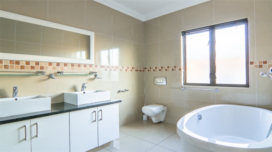 To Let 5 Bedroom Property for Rent in Kyalami Glen Estate Gauteng