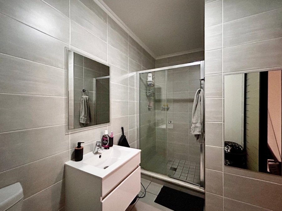 1 Bedroom Property for Sale in Waterfall Gauteng