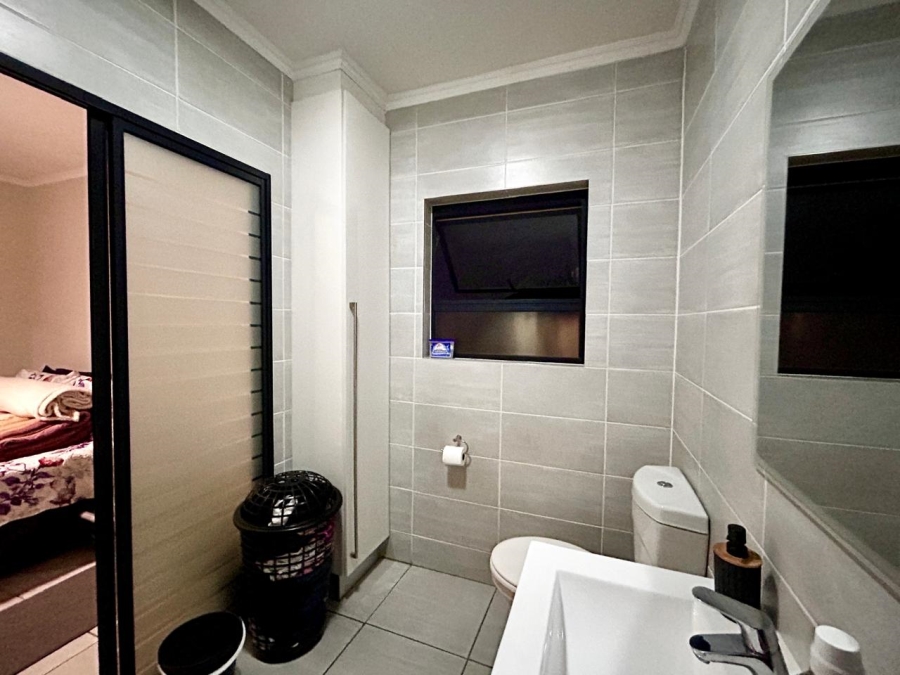 1 Bedroom Property for Sale in Waterfall Gauteng