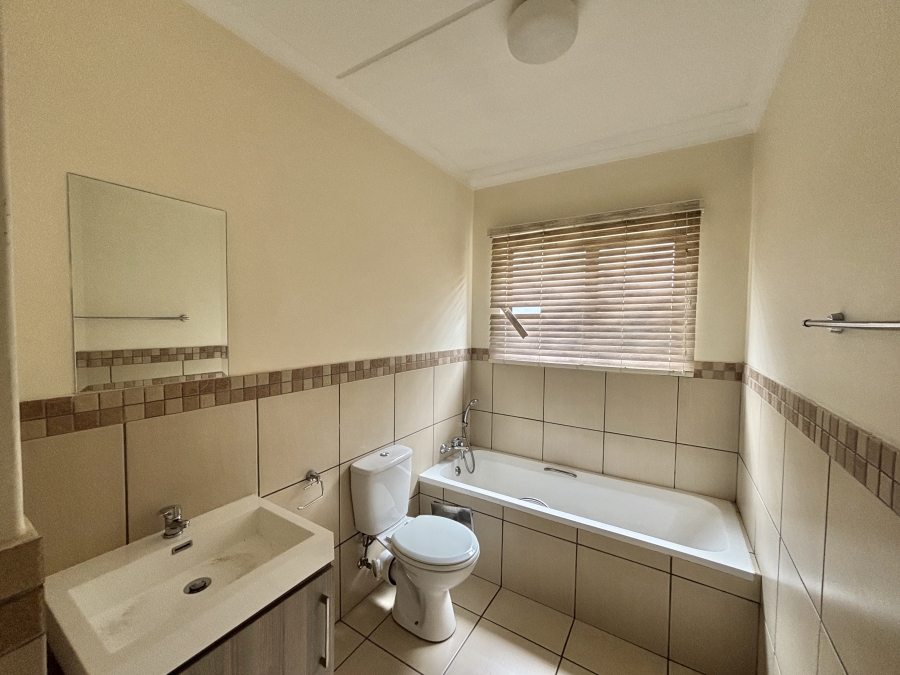To Let 3 Bedroom Property for Rent in Barbeque Downs Gauteng