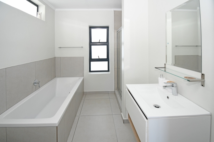 4 Bedroom Property for Sale in Broadacres Gauteng