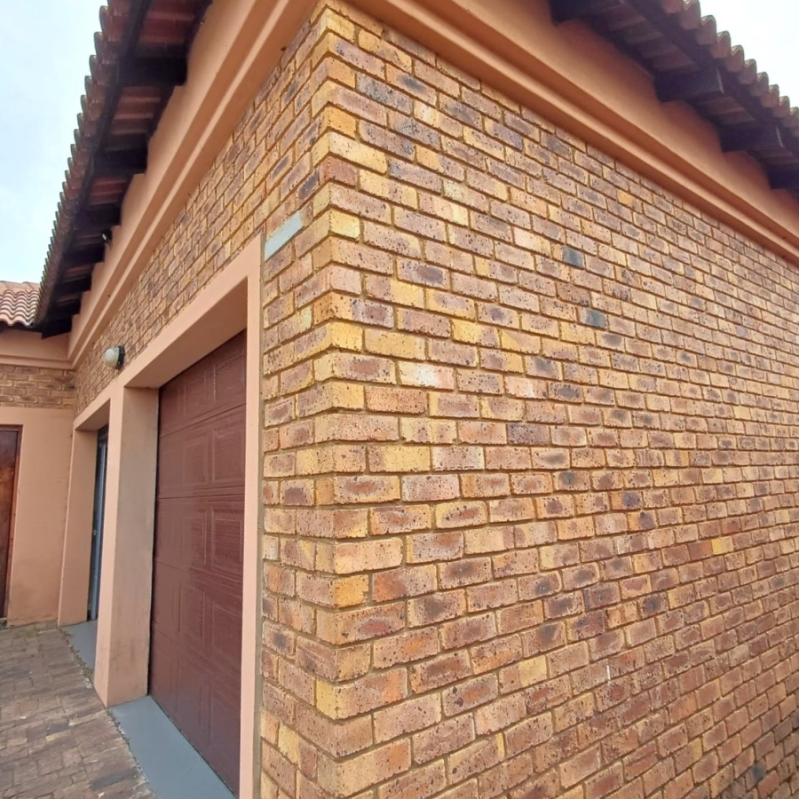3 Bedroom Property for Sale in Kookrus Gauteng
