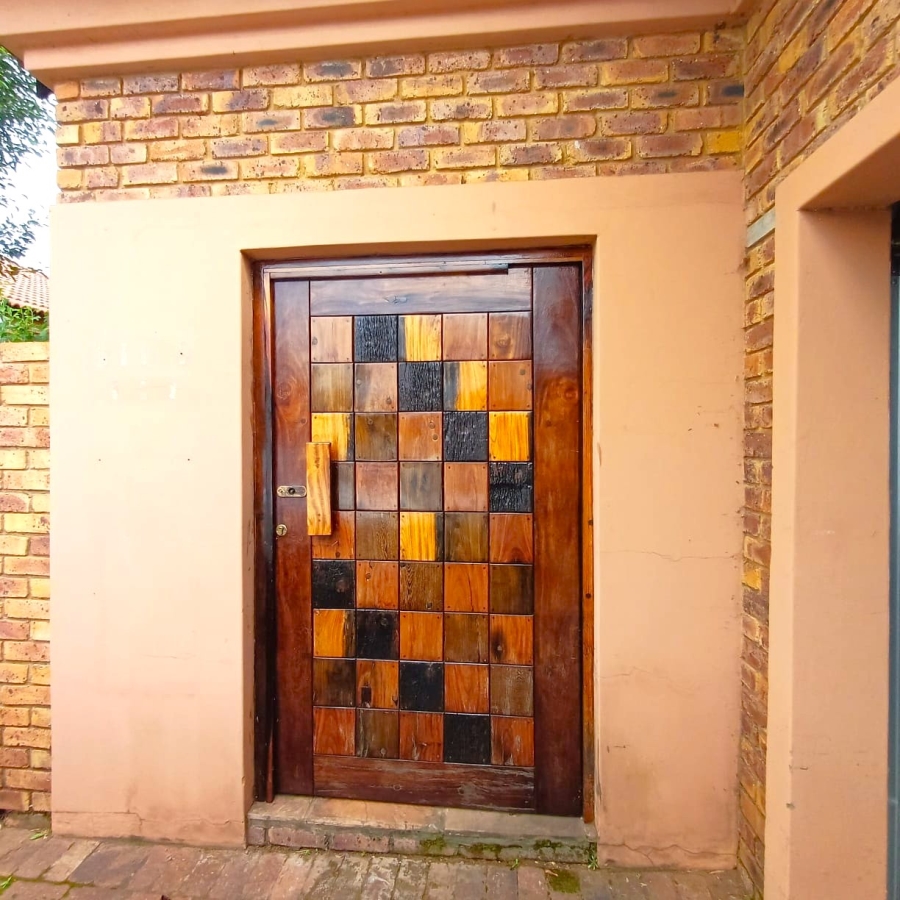 3 Bedroom Property for Sale in Kookrus Gauteng