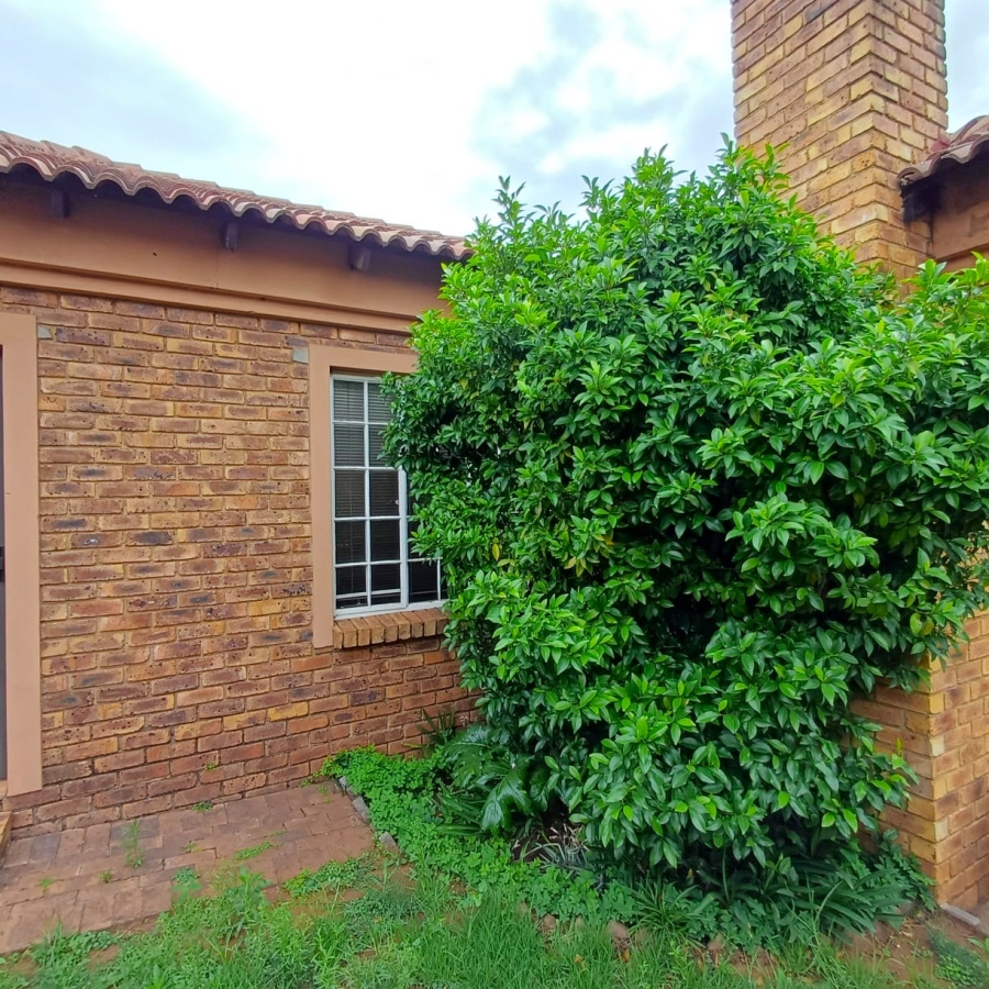 3 Bedroom Property for Sale in Kookrus Gauteng